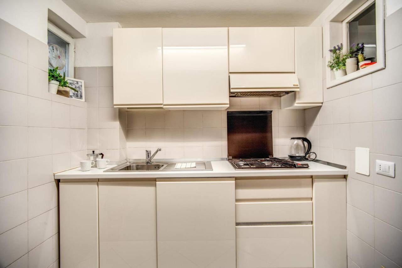 Trastevere - Stylish Good Vibes Apartment Rome Bagian luar foto