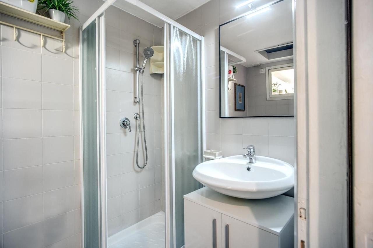 Trastevere - Stylish Good Vibes Apartment Rome Bagian luar foto